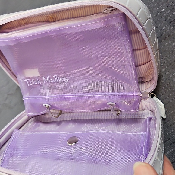 TRISH MCEvoy MAKE-UP CASE IN LAVANDER - Picture 4 of 10